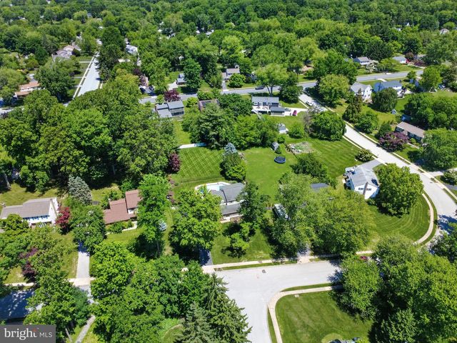 211 LOUIS DR, Exton, PA 19341