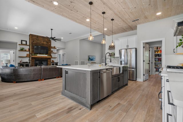 864 Belle Grove Loop, Benton, AR 72019