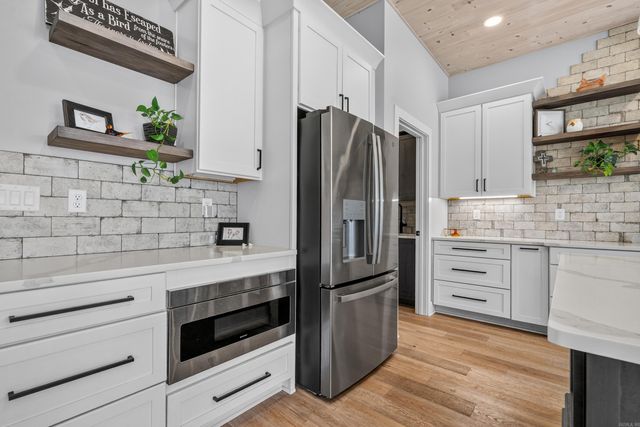 864 Belle Grove Loop, Benton, AR 72019
