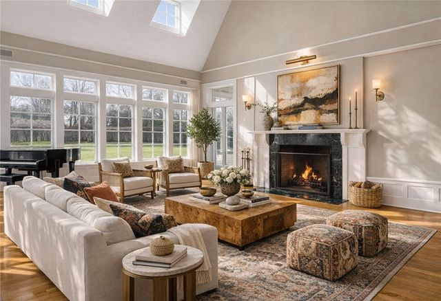 9 Ocean Lawn Lane, Newport, RI 02840