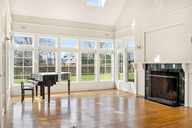 9 Ocean Lawn Lane, Newport, RI 02840