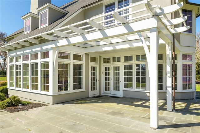 9 Ocean Lawn Lane, Newport, RI 02840
