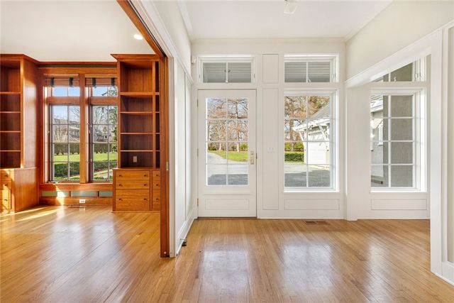 9 Ocean Lawn Lane, Newport, RI 02840