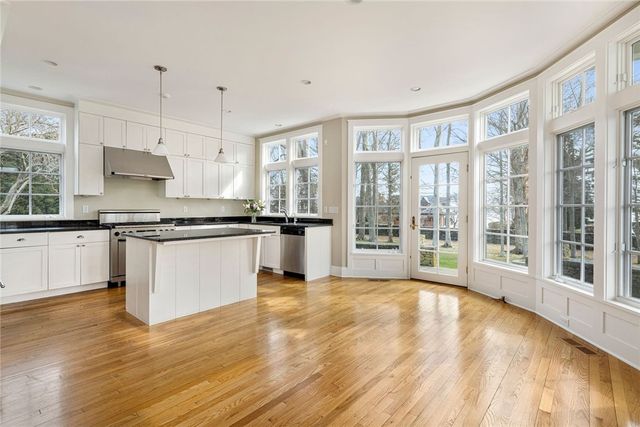 9 Ocean Lawn Lane, Newport, RI 02840