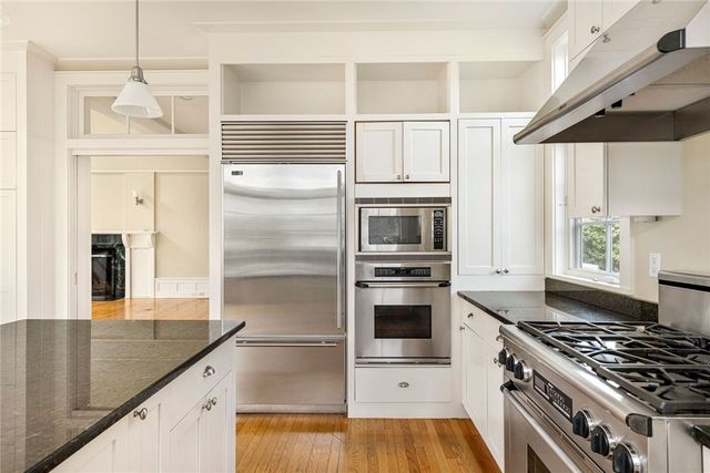 9 Ocean Lawn Lane, Newport, RI 02840