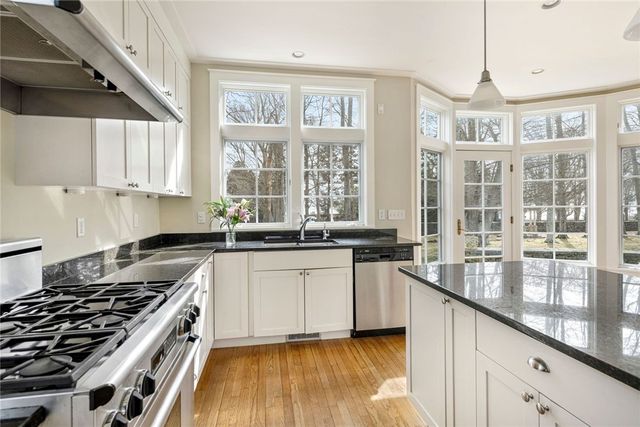9 Ocean Lawn Lane, Newport, RI 02840
