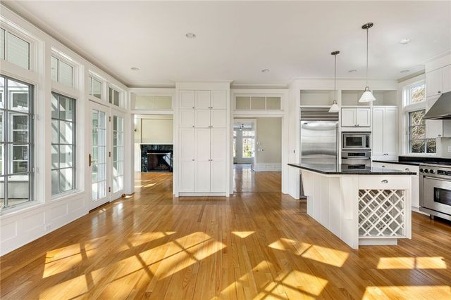 9 Ocean Lawn Lane, Newport, RI 02840