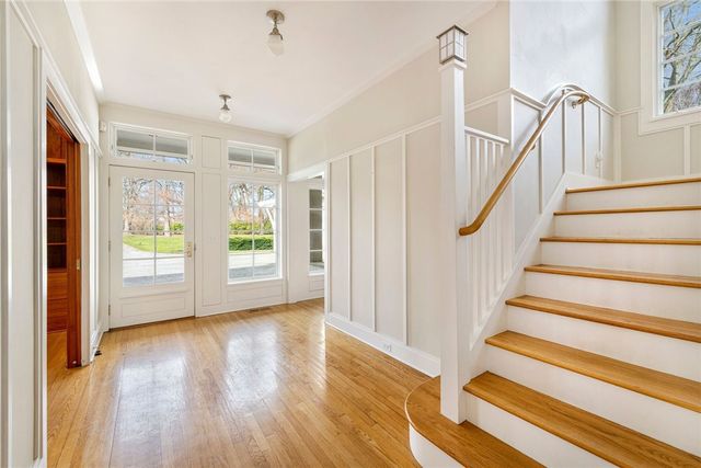 9 Ocean Lawn Lane, Newport, RI 02840