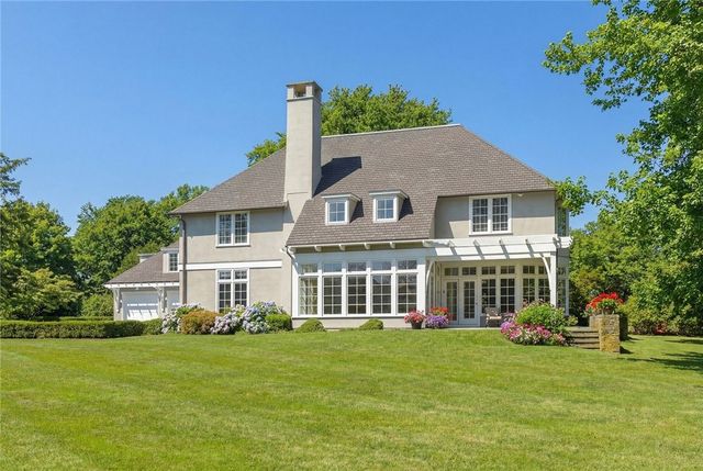 9 Ocean Lawn Lane, Newport, RI 02840