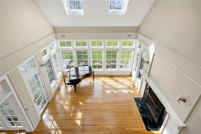9 Ocean Lawn Lane, Newport, RI 02840