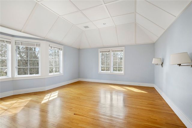9 Ocean Lawn Lane, Newport, RI 02840