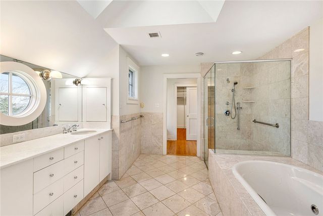 9 Ocean Lawn Lane, Newport, RI 02840
