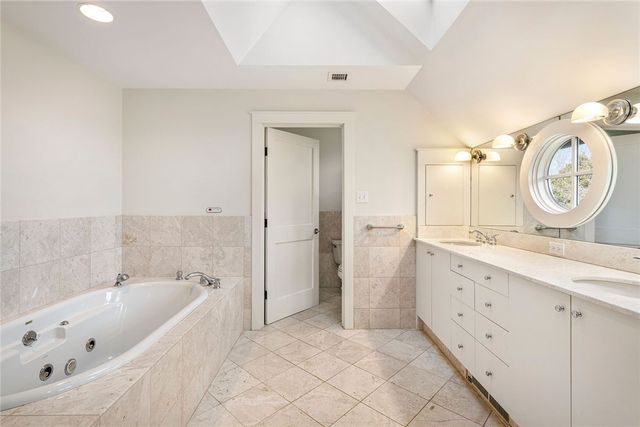9 Ocean Lawn Lane, Newport, RI 02840