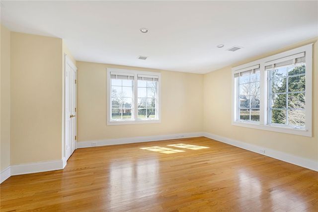 9 Ocean Lawn Lane, Newport, RI 02840