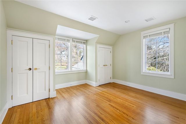 9 Ocean Lawn Lane, Newport, RI 02840