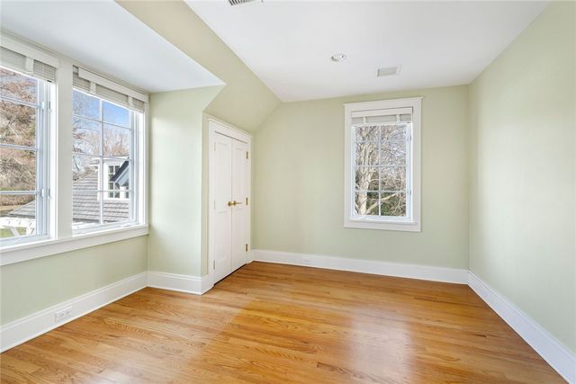 9 Ocean Lawn Lane, Newport, RI 02840