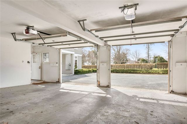 9 Ocean Lawn Lane, Newport, RI 02840