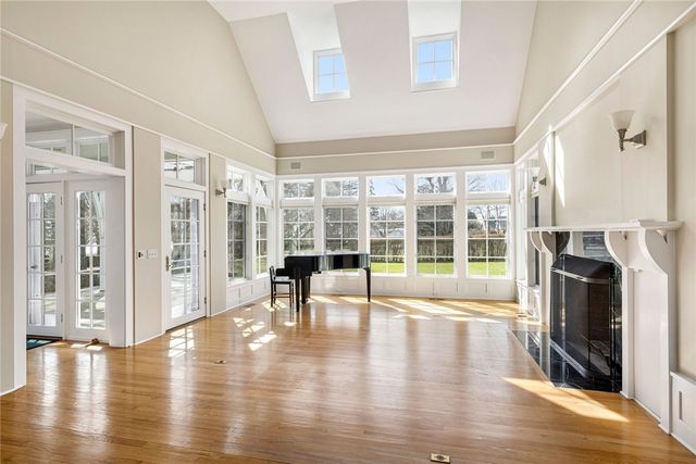 9 Ocean Lawn Lane, Newport, RI 02840