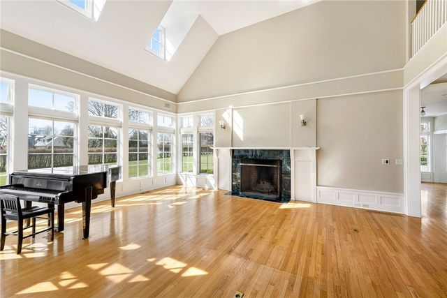 9 Ocean Lawn Lane, Newport, RI 02840