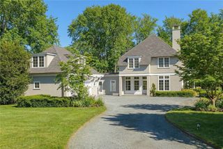 9 Ocean Lawn Lane, Newport, RI 02840