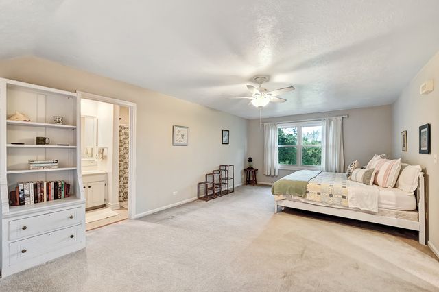24462 N Kelsey Road, Barrington, IL 60010