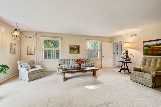24462 N Kelsey Road, Barrington, IL 60010