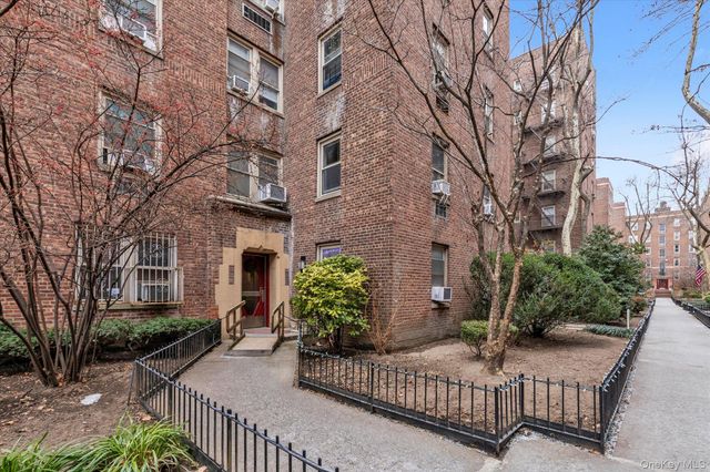 48-35 43 Street 4C, Woodside, NY 11377