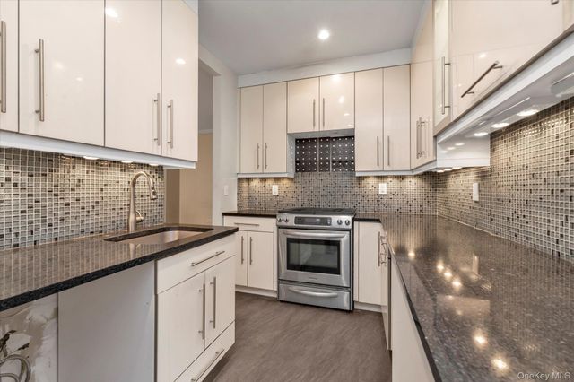 48-35 43 Street 4C, Woodside, NY 11377