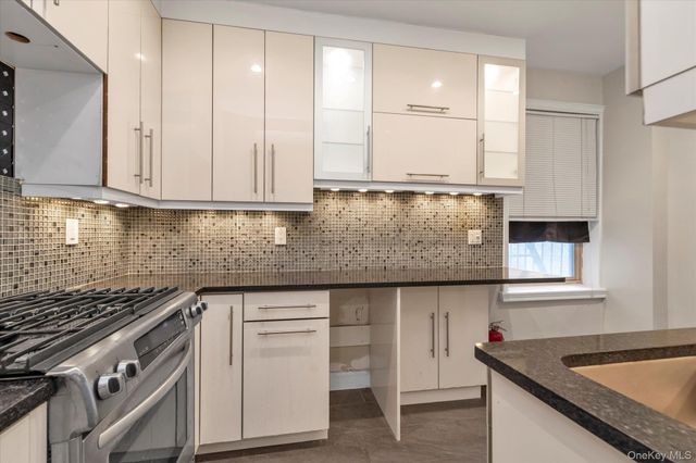 48-35 43 Street 4C, Woodside, NY 11377