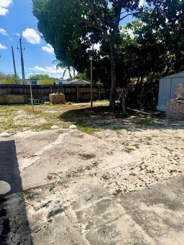1481 SW 7th Terrace, Deerfield Beach, FL 33441