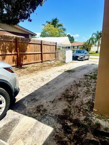 1481 SW 7th Terrace, Deerfield Beach, FL 33441