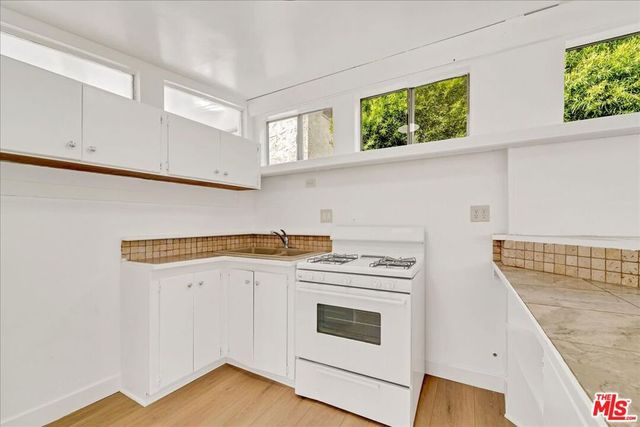 1224 Corona Street, Hermosa Beach, CA 90254