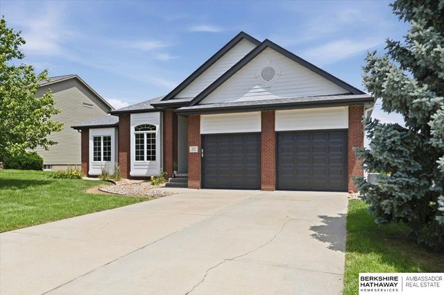 123 Castle Pine Drive, Papillion, NE 68133