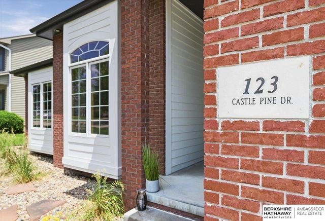 123 Castle Pine Drive, Papillion, NE 68133