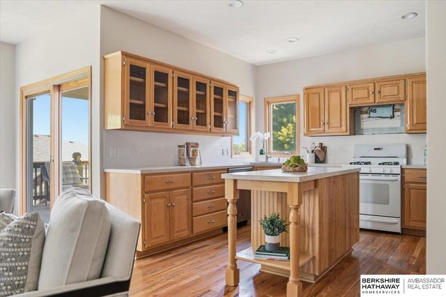 123 Castle Pine Drive, Papillion, NE 68133