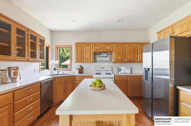 123 Castle Pine Drive, Papillion, NE 68133
