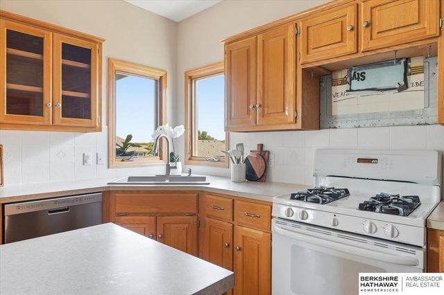 123 Castle Pine Drive, Papillion, NE 68133