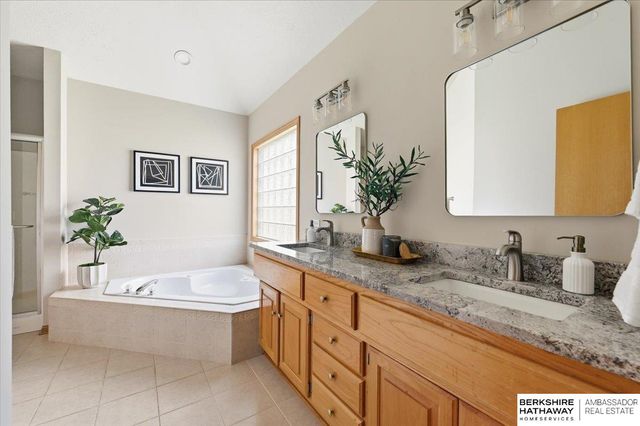 123 Castle Pine Drive, Papillion, NE 68133