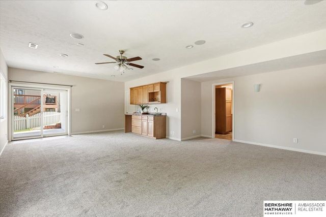 123 Castle Pine Drive, Papillion, NE 68133