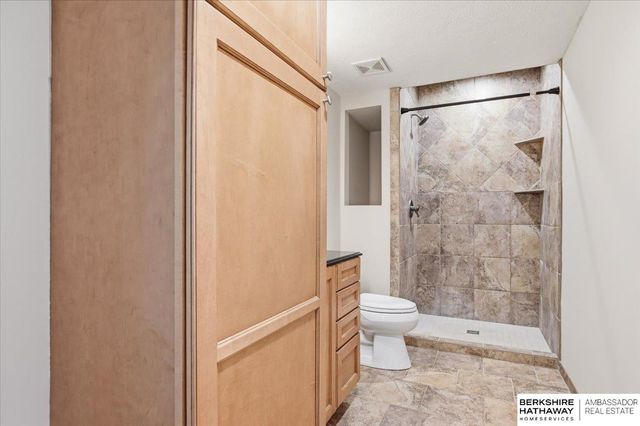 123 Castle Pine Drive, Papillion, NE 68133