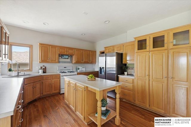 123 Castle Pine Drive, Papillion, NE 68133
