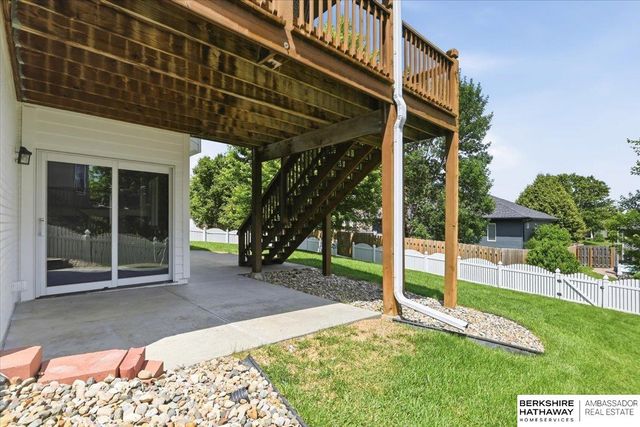 123 Castle Pine Drive, Papillion, NE 68133