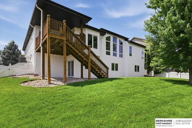 123 Castle Pine Drive, Papillion, NE 68133