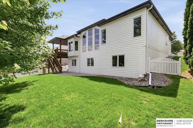 123 Castle Pine Drive, Papillion, NE 68133