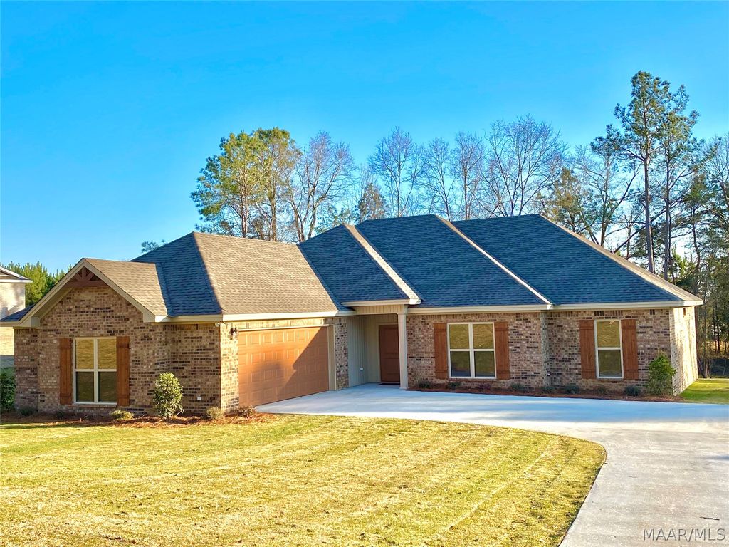 471 Nixon Road, Millbrook, AL 36054