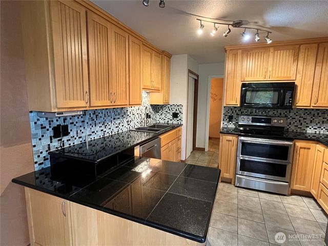 102 Shelter Bay Drive, La Conner, WA 98257