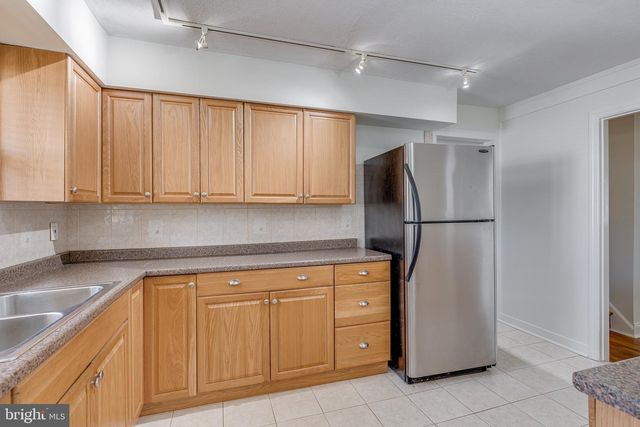 401 CHAPEL AVE E, Cherry Hill, NJ 08034