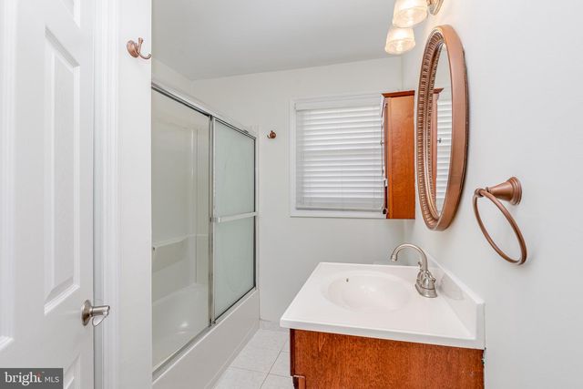 401 CHAPEL AVE E, Cherry Hill, NJ 08034