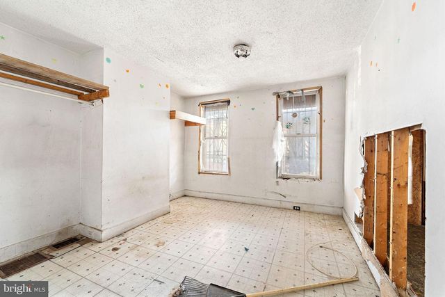 2622 SAUNDERS ST, Camden, NJ 08105