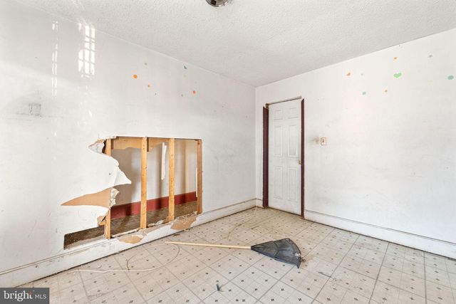 2622 SAUNDERS ST, Camden, NJ 08105